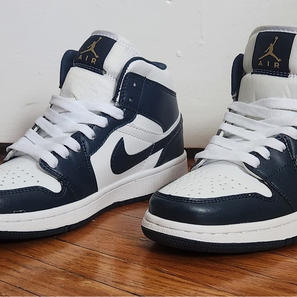 Jordan 1 White Metallic Gold - Picture 6 of 8